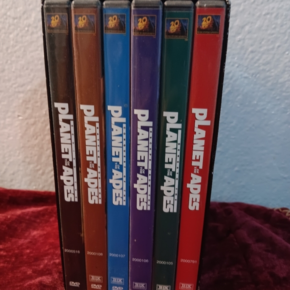 Limited Edition planet of the Apes DVD Set - Picture 3 of 6